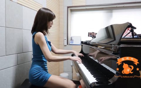 韩国弹钢琴的漂亮小姐姐